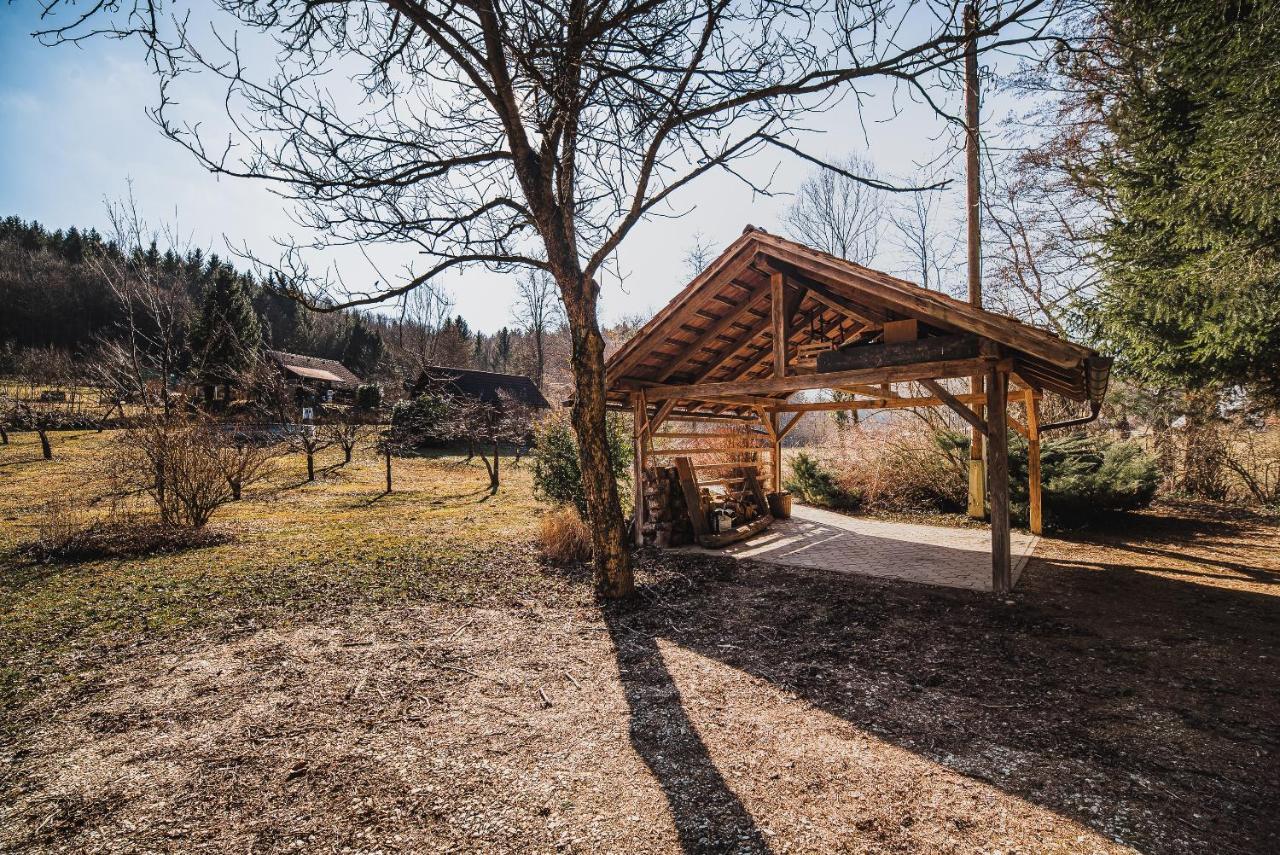 Wooden Cabin Zurej With Hot Tub Bukovje v Babni Gori Exterior foto