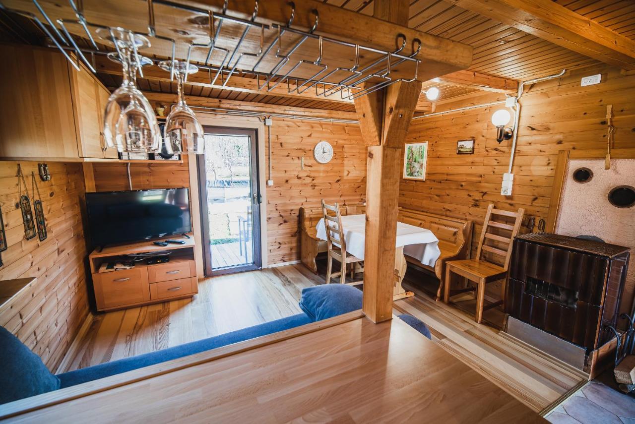 Wooden Cabin Zurej With Hot Tub Bukovje v Babni Gori Exterior foto