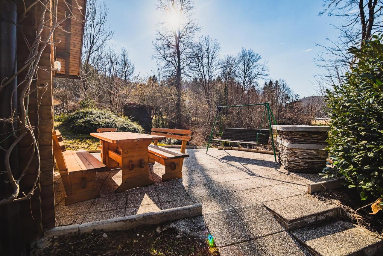 Wooden Cabin Zurej With Hot Tub Bukovje v Babni Gori Exterior foto